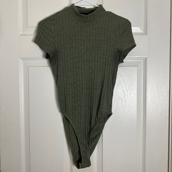 SHEIN Green Short Sleeve Turtleneck Bodysuit Women Size XS Officewear Work - Picture 1 of 5
